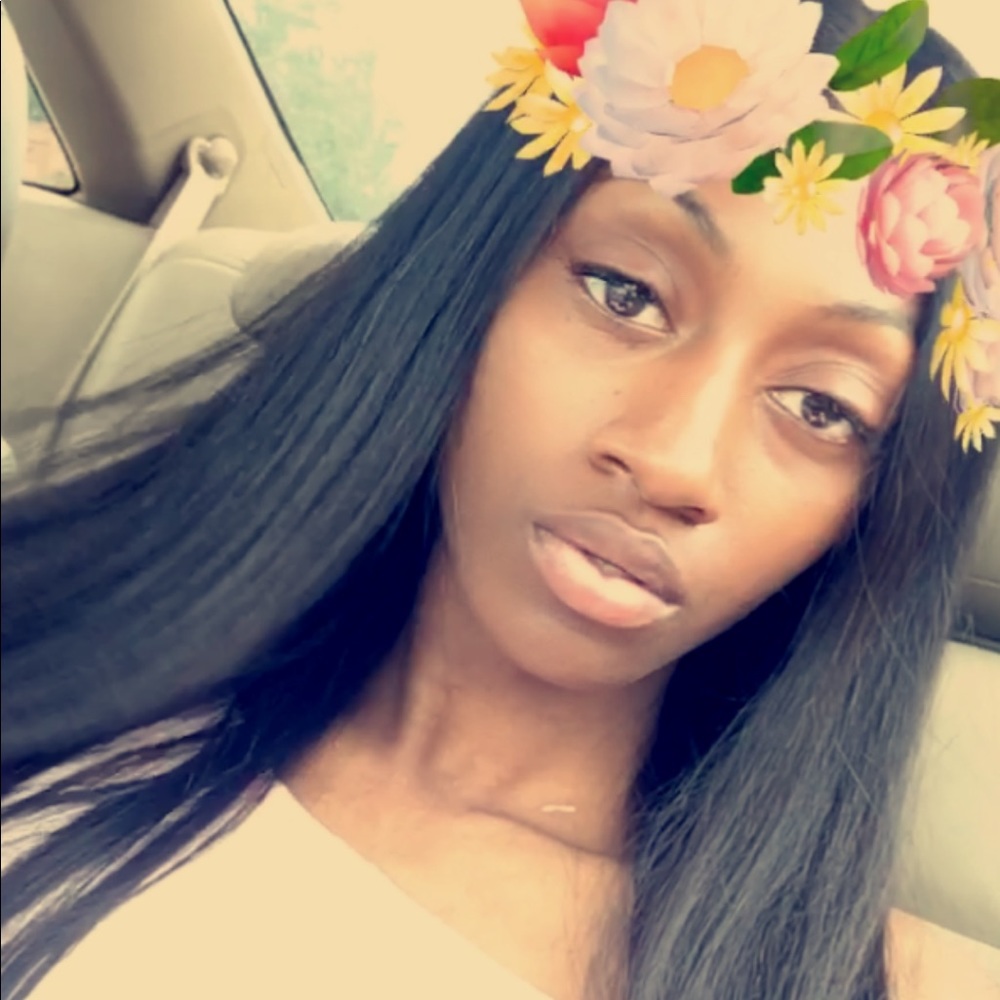 Meet your Posher, Takia